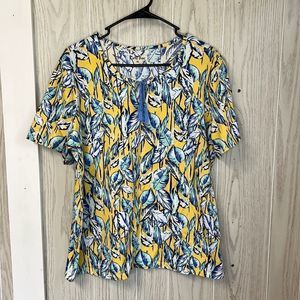 Coral Bay XL short sleeve shirt. Yellow with blue leaf print